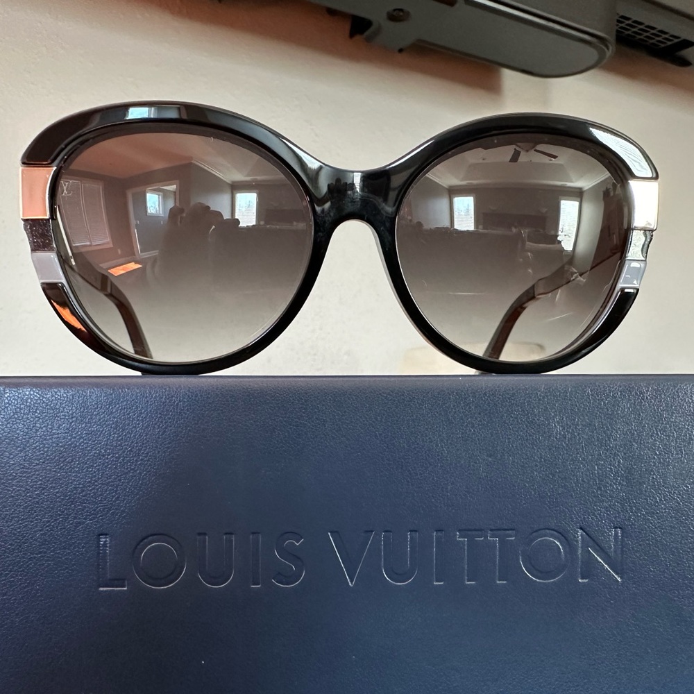 Authentic Louis Vuitton Petit Soupçon Cat Black  woman’s Sunglasses